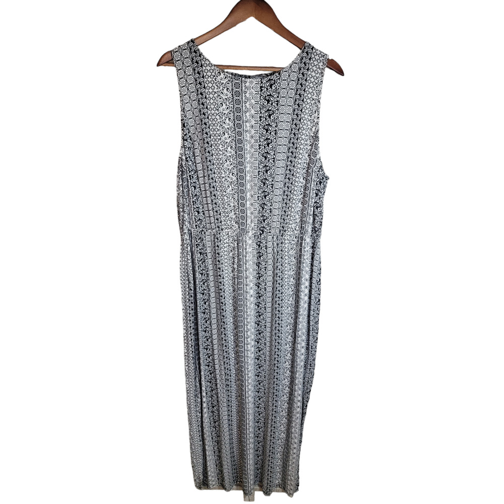 Torrid Plus Size 2 Black White Maxi Double Slit‎ Boho Floral Sleeveless Dress